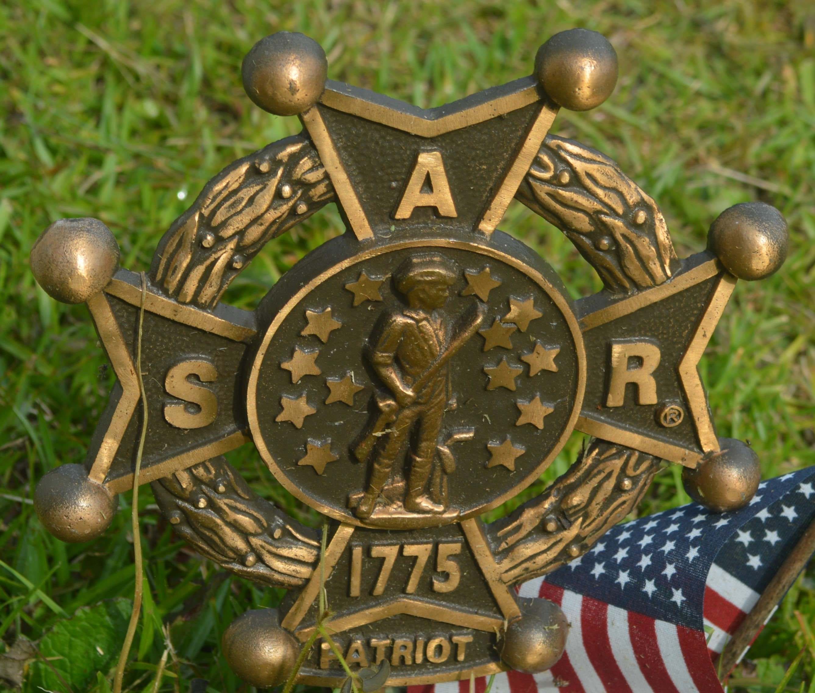 Honoring Patriots of the Raid on Fort William & Mary.